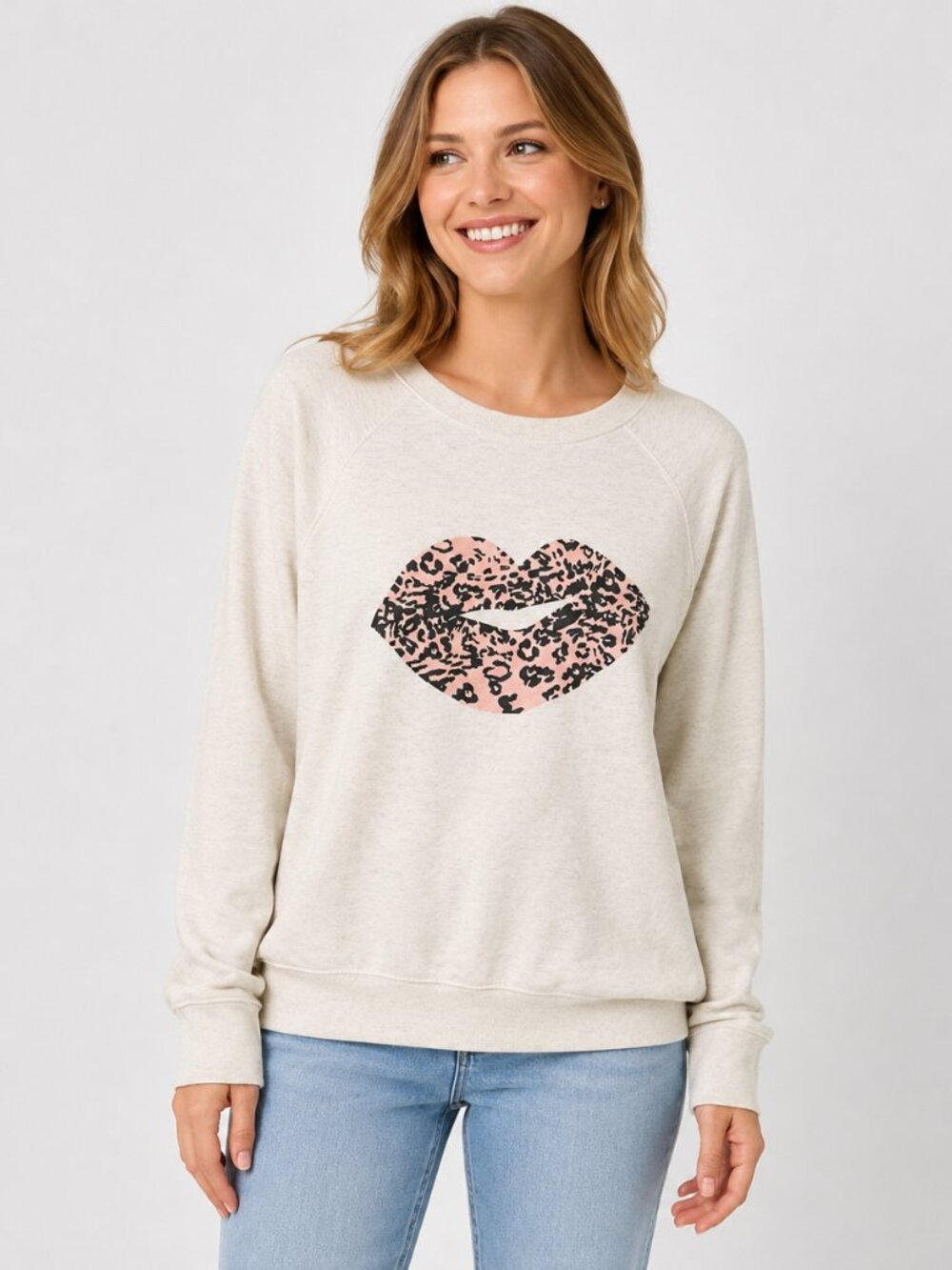 Wildfox Camo Lips Sweatshirt Size M – Cozy Leopard Kiss Graphic, Soft & Stylish